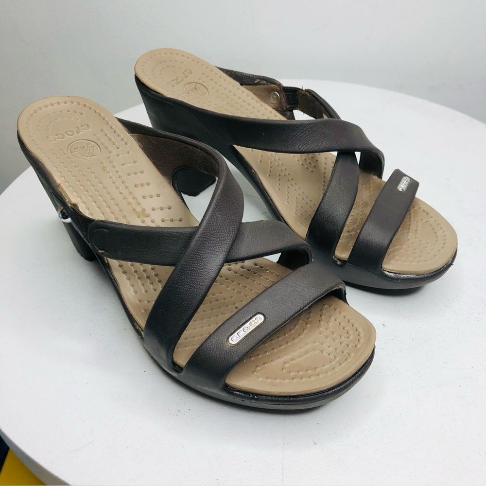 Crocs Women's Cyprus IV Heel brown Platforms SZ 7. R2